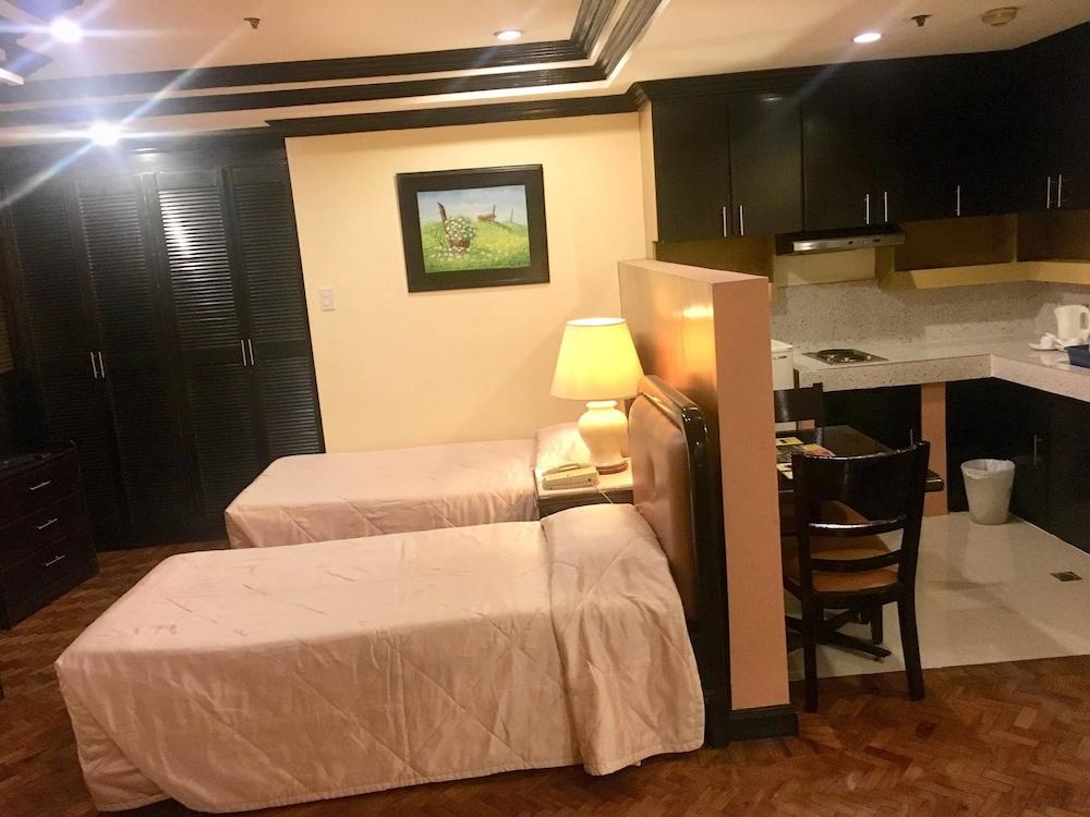 Lourdes Suites Макати Экстерьер фото