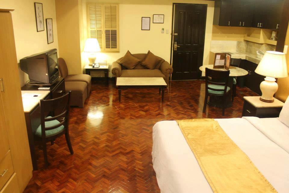 Lourdes Suites Макати Экстерьер фото