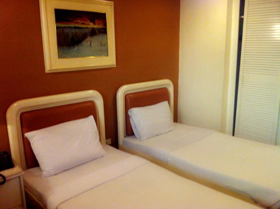 Lourdes Suites Макати Экстерьер фото