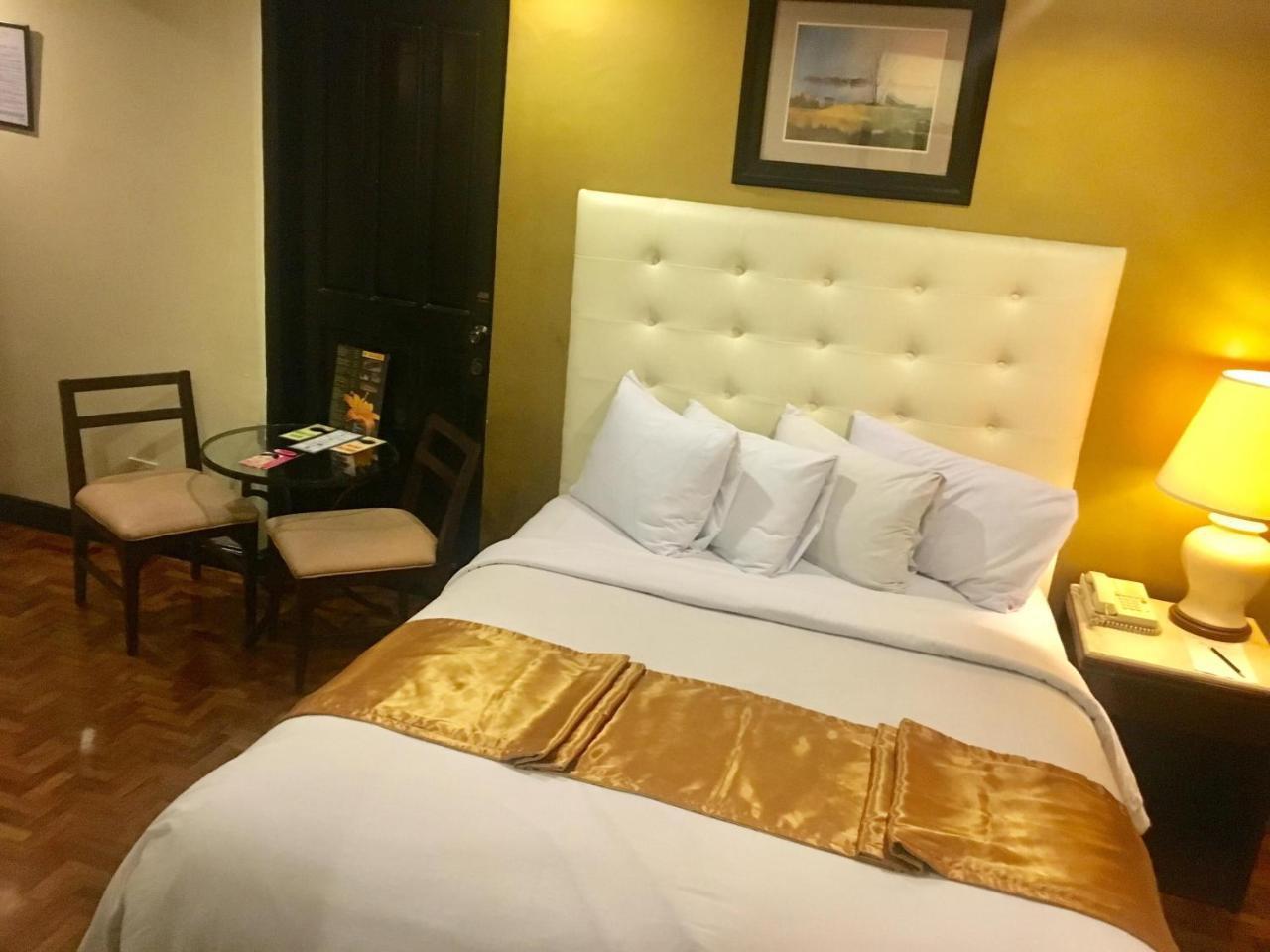 Lourdes Suites Макати Экстерьер фото