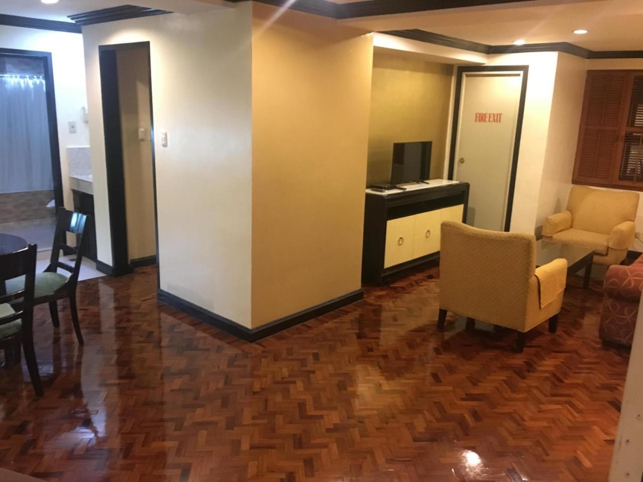 Lourdes Suites Макати Экстерьер фото