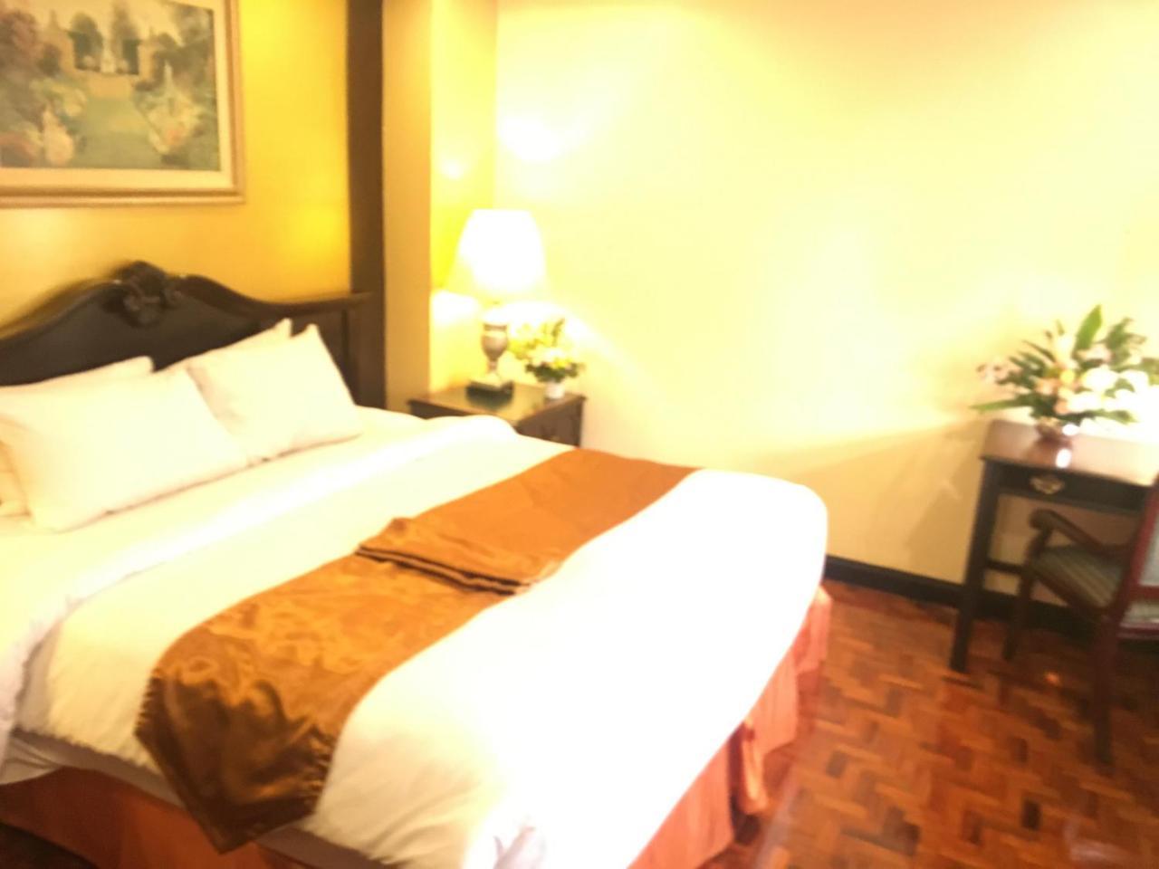 Lourdes Suites Макати Экстерьер фото