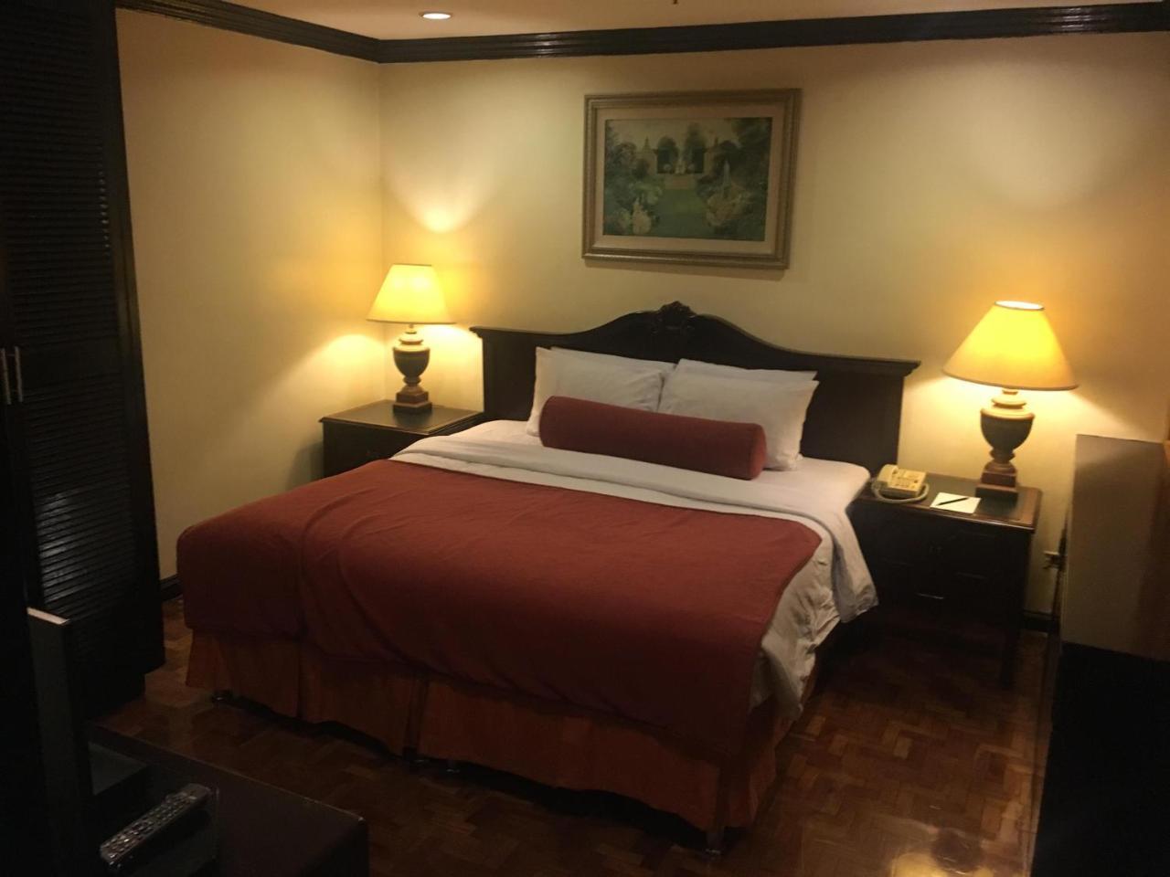 Lourdes Suites Макати Экстерьер фото