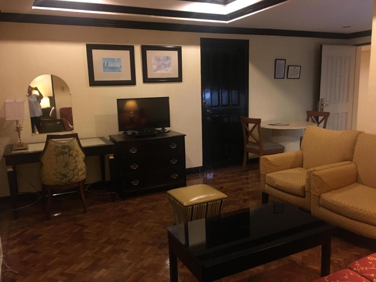 Lourdes Suites Макати Экстерьер фото