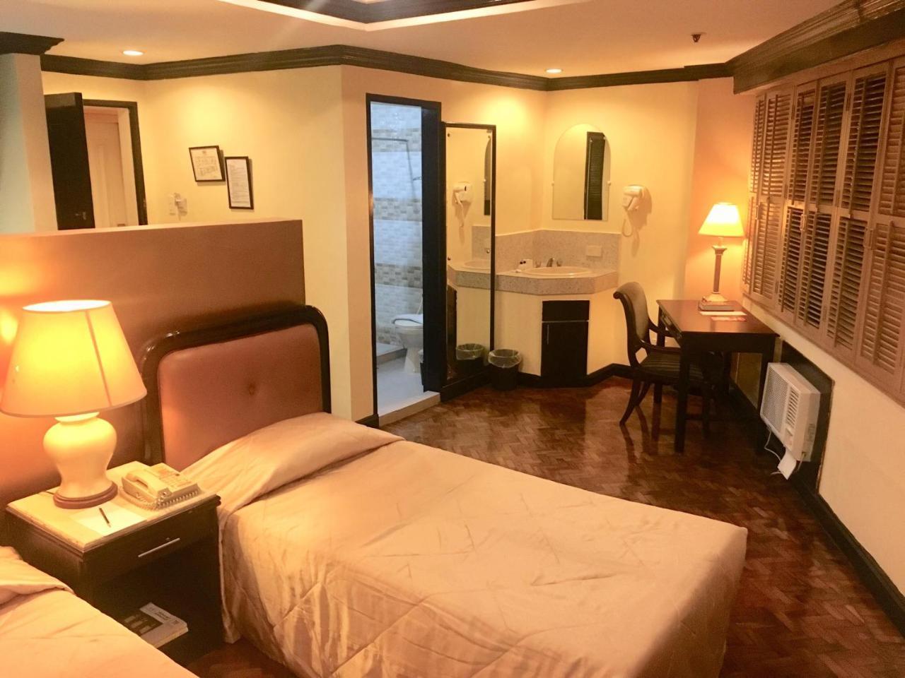 Lourdes Suites Макати Экстерьер фото