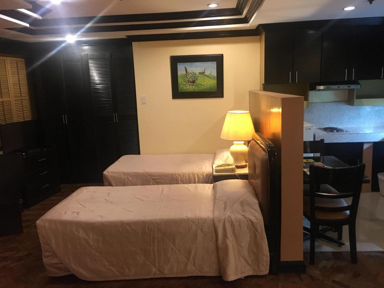 Lourdes Suites Макати Экстерьер фото