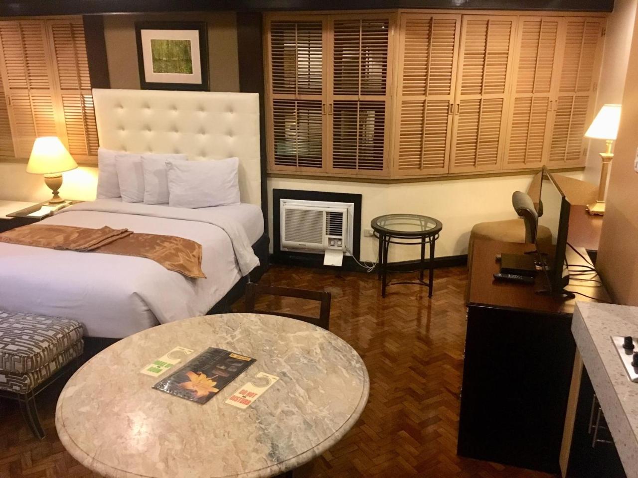Lourdes Suites Макати Экстерьер фото