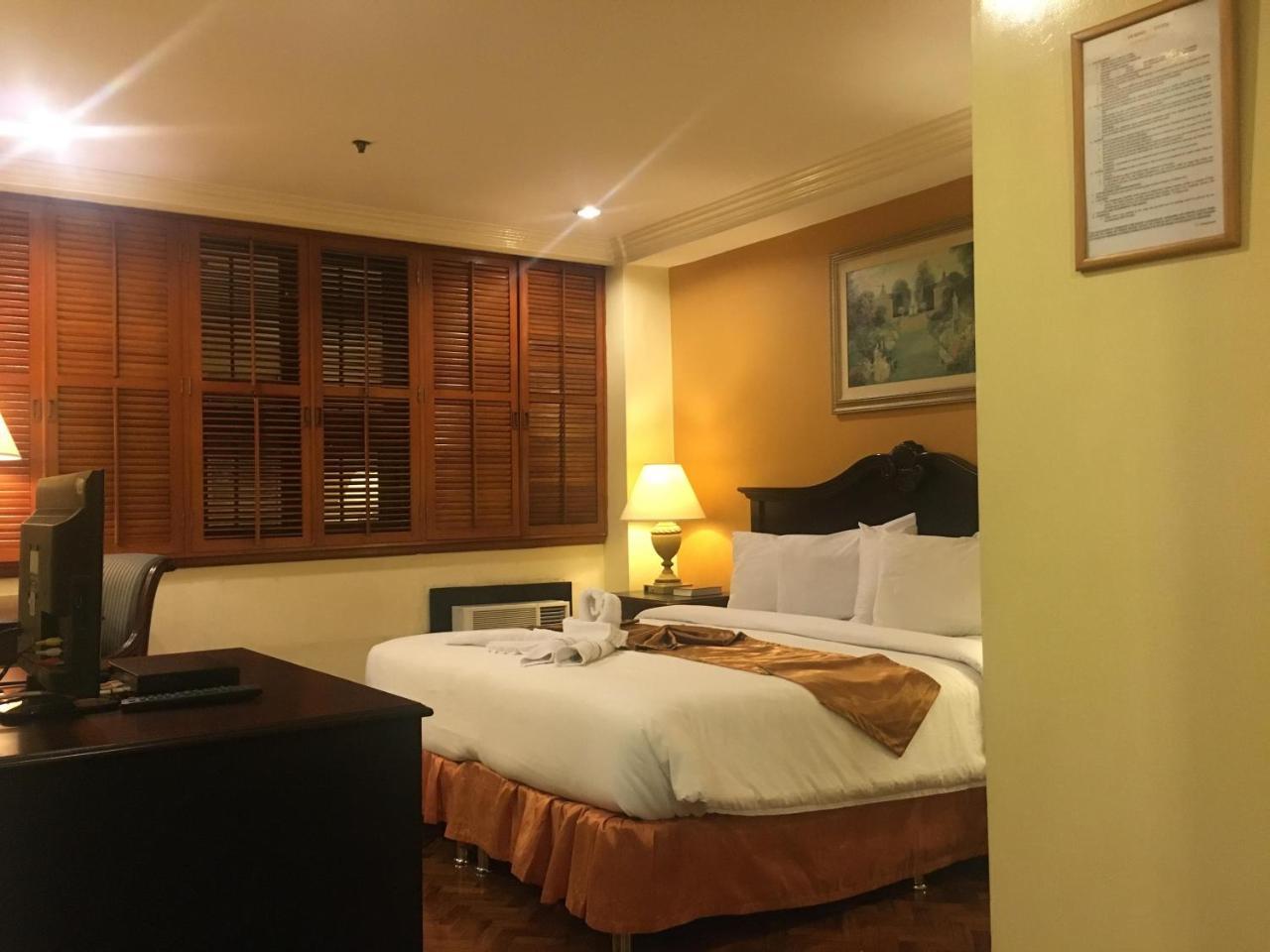 Lourdes Suites Макати Экстерьер фото