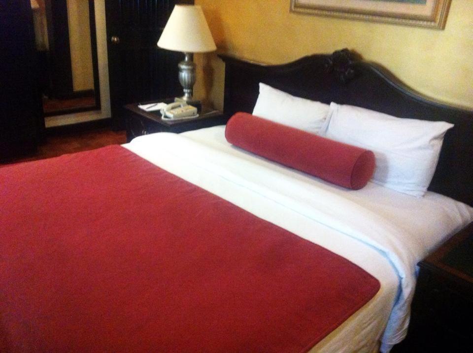 Lourdes Suites Макати Экстерьер фото